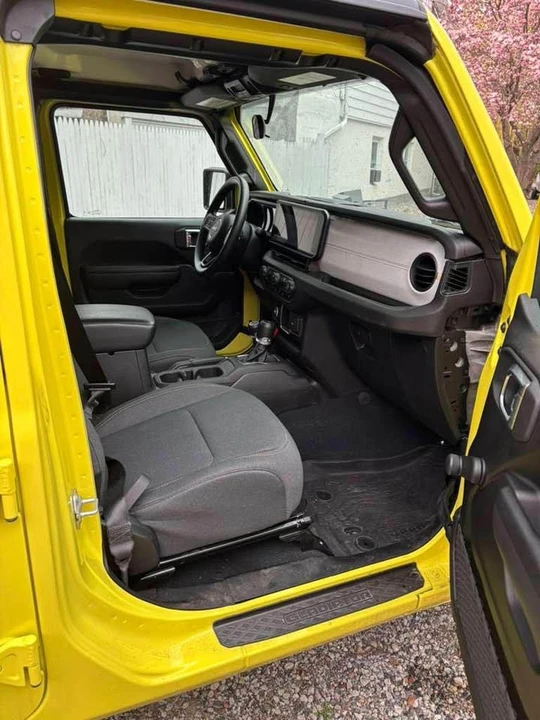 2024 Jeep JT Gladiator - Image 11 of 12