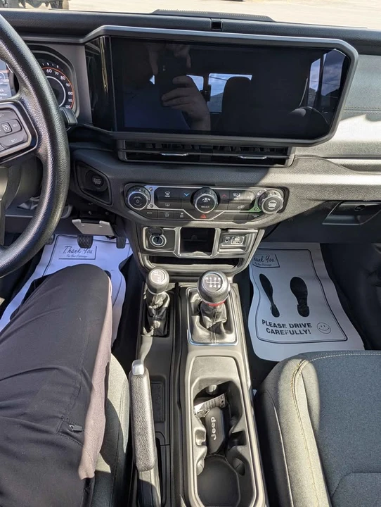 2024 Jeep JT Gladiator - Image 14 of 18