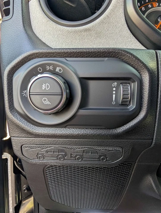 2024 Jeep JT Gladiator - Image 13 of 18