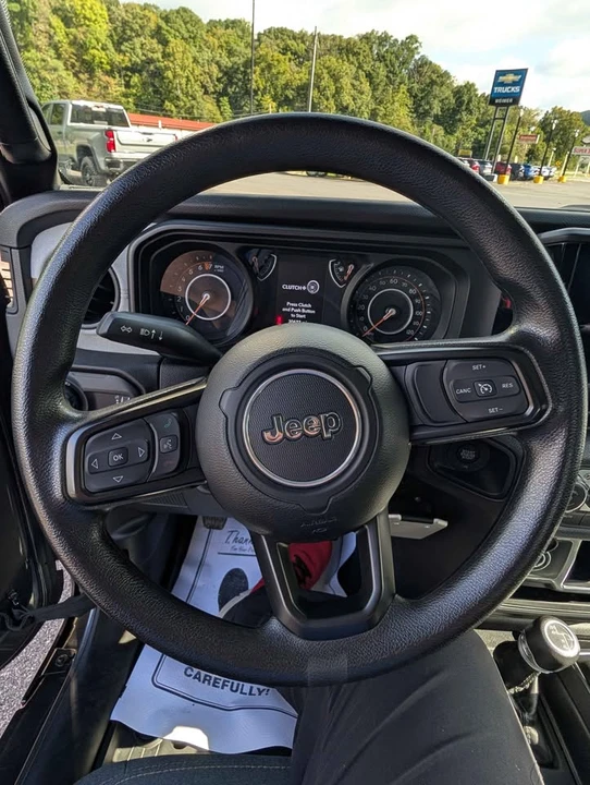 2024 Jeep JT Gladiator - Image 17 of 18