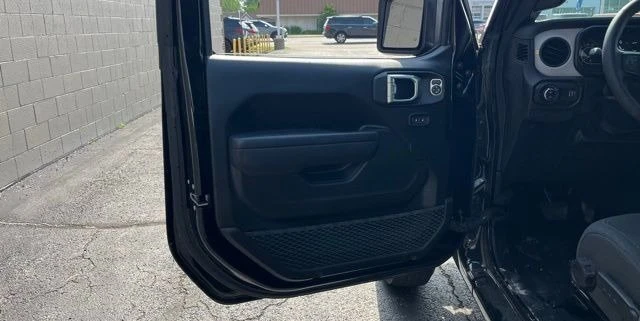2024 Jeep JT Gladiator - Image 15 of 20