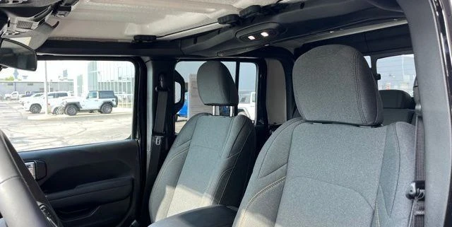 2024 Jeep JT Gladiator - Image 14 of 20