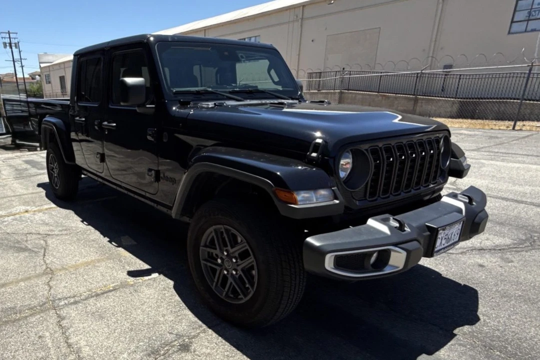 2024 Jeep JT Gladiator - Image 1 of 31