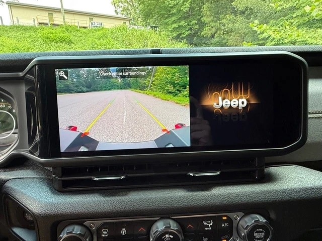 2024 Jeep JT Gladiator - Image 24 of 30