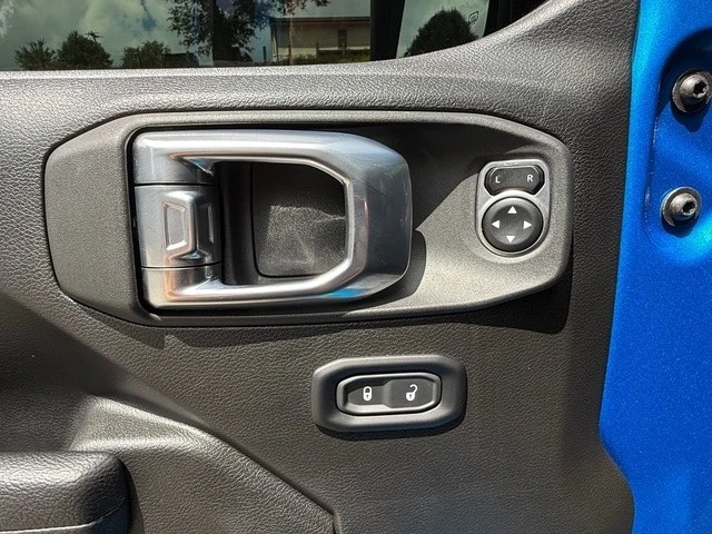 2024 Jeep JT Gladiator - Image 15 of 30