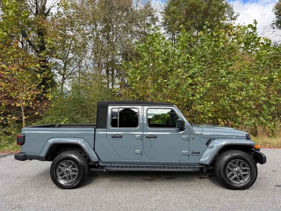 2024 Jeep JT Gladiator - Image 5 of 12