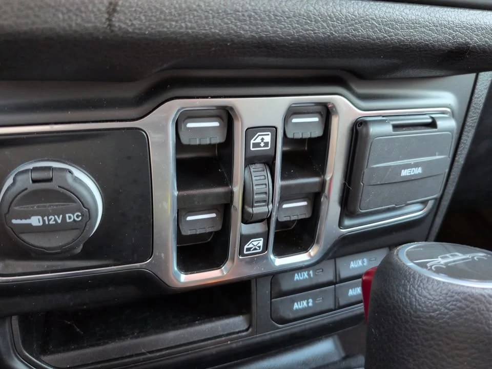 2024 Jeep JT Gladiator - Image 18 of 20