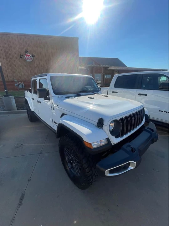2024 Jeep JT Gladiator - Image 2 of 2