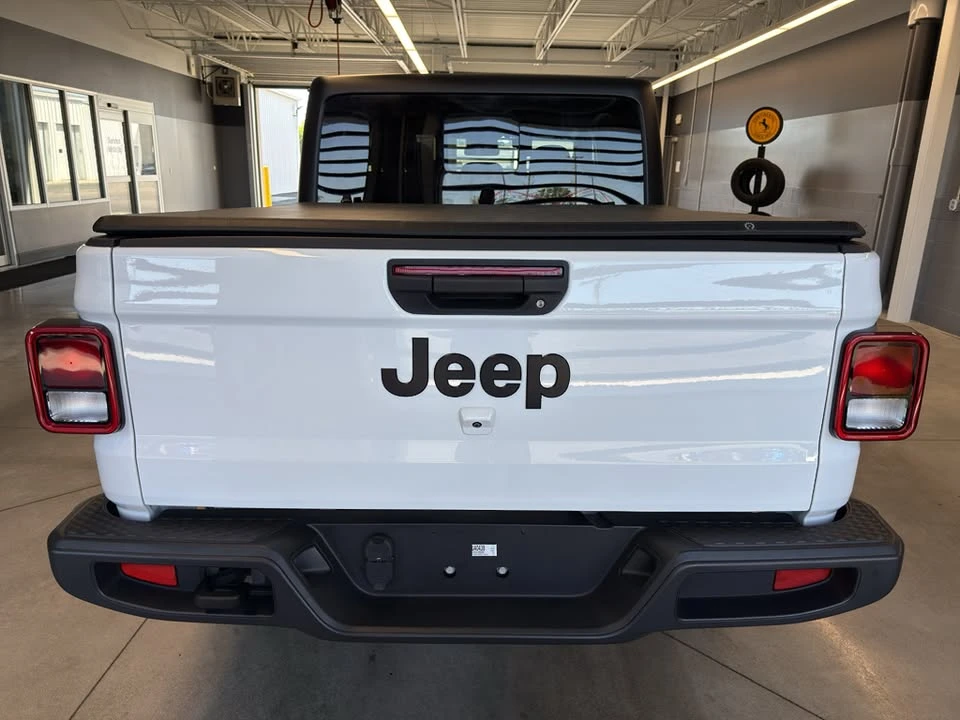 2024 Jeep JT Gladiator - Image 15 of 20