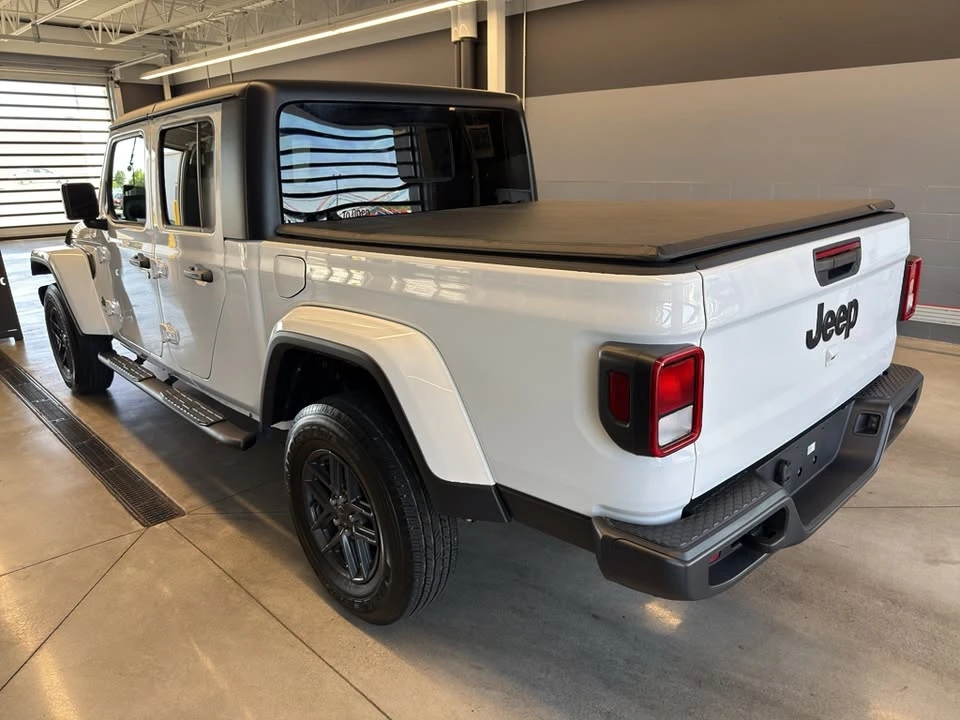 2024 Jeep JT Gladiator - Image 14 of 20