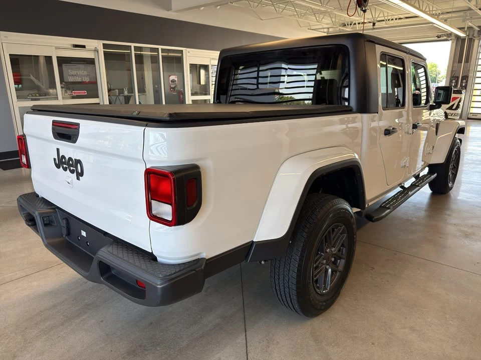 2024 Jeep JT Gladiator - Image 16 of 20