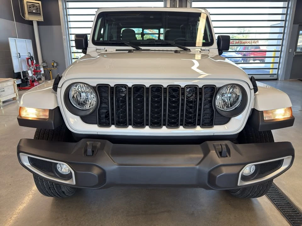 2024 Jeep JT Gladiator - Image 12 of 20