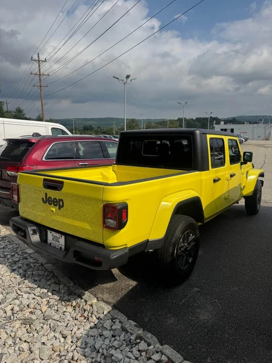 2024 Jeep JT Gladiator - Image 4 of 13