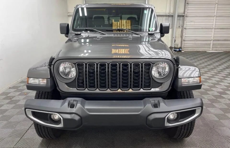 2024 Jeep JT Gladiator - Image 2 of 11