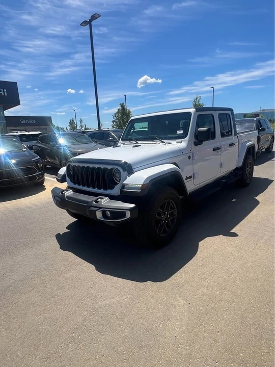 2024 Jeep JT Gladiator - Image 2 of 10