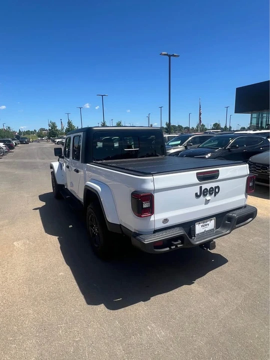 2024 Jeep JT Gladiator - Image 4 of 10