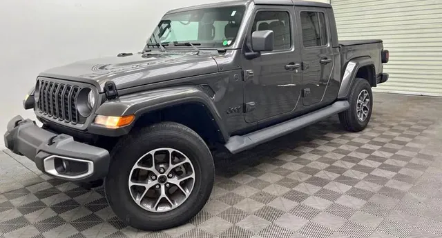 2024 Jeep Gladiator Sport S