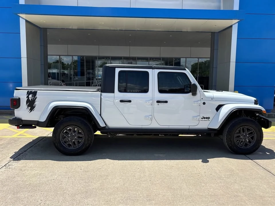 2024 Jeep JT Gladiator - Image 2 of 12
