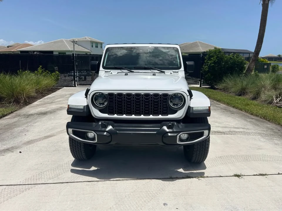 2024 Jeep JT Gladiator - Image 2 of 20