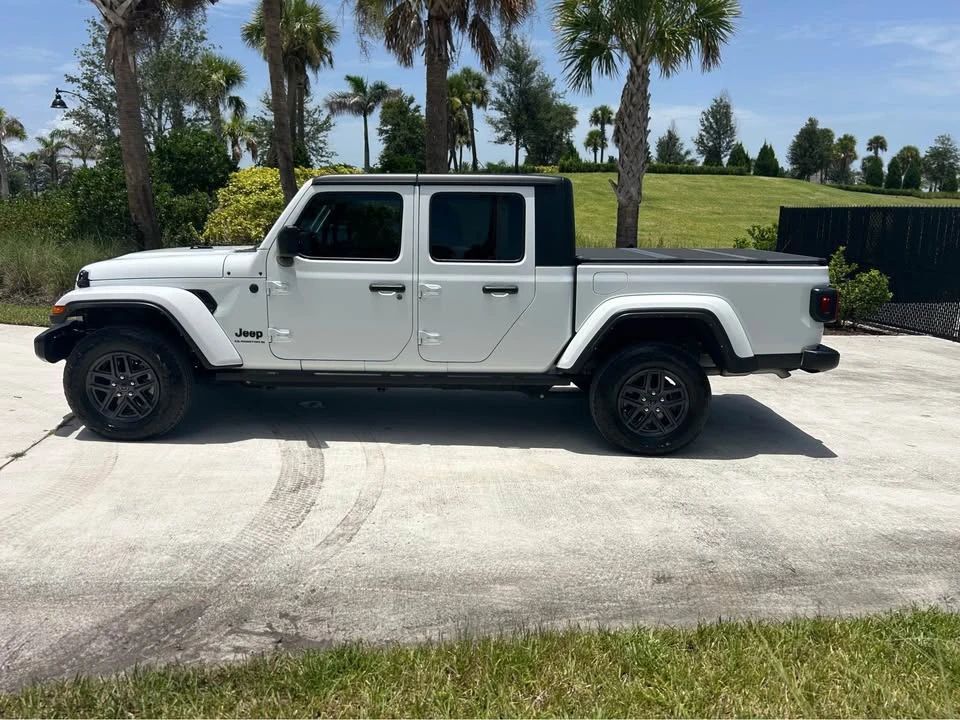 2024 Jeep JT Gladiator - Image 9 of 20