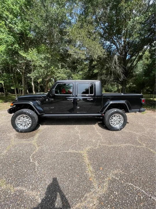 2024 Jeep JT Gladiator - Image 2 of 17