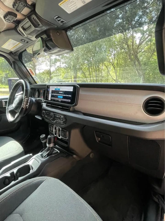 2024 Jeep JT Gladiator - Image 13 of 17