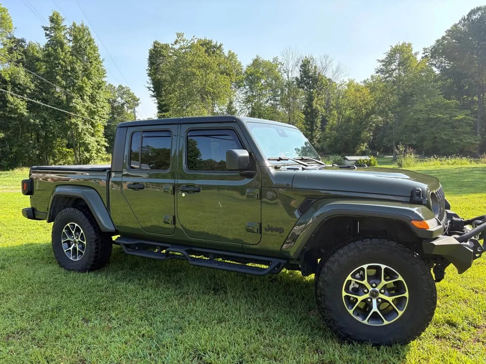 2024 Jeep JT Gladiator - Image 2 of 9