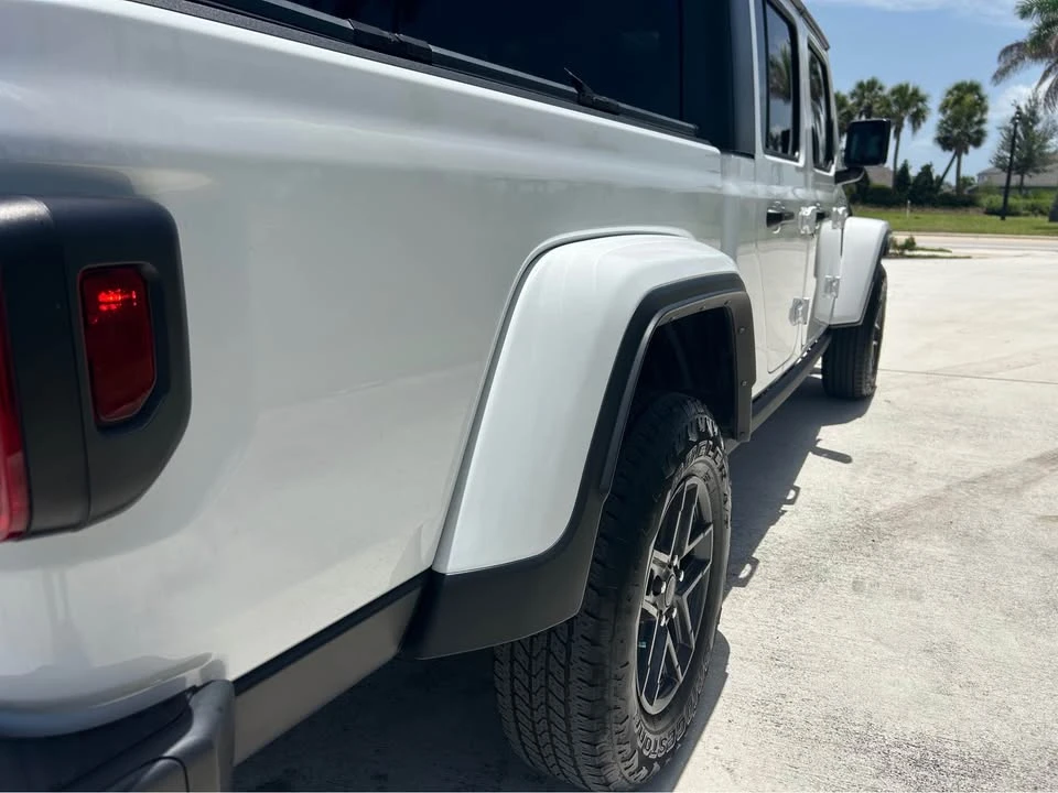 2024 Jeep JT Gladiator - Image 9 of 20
