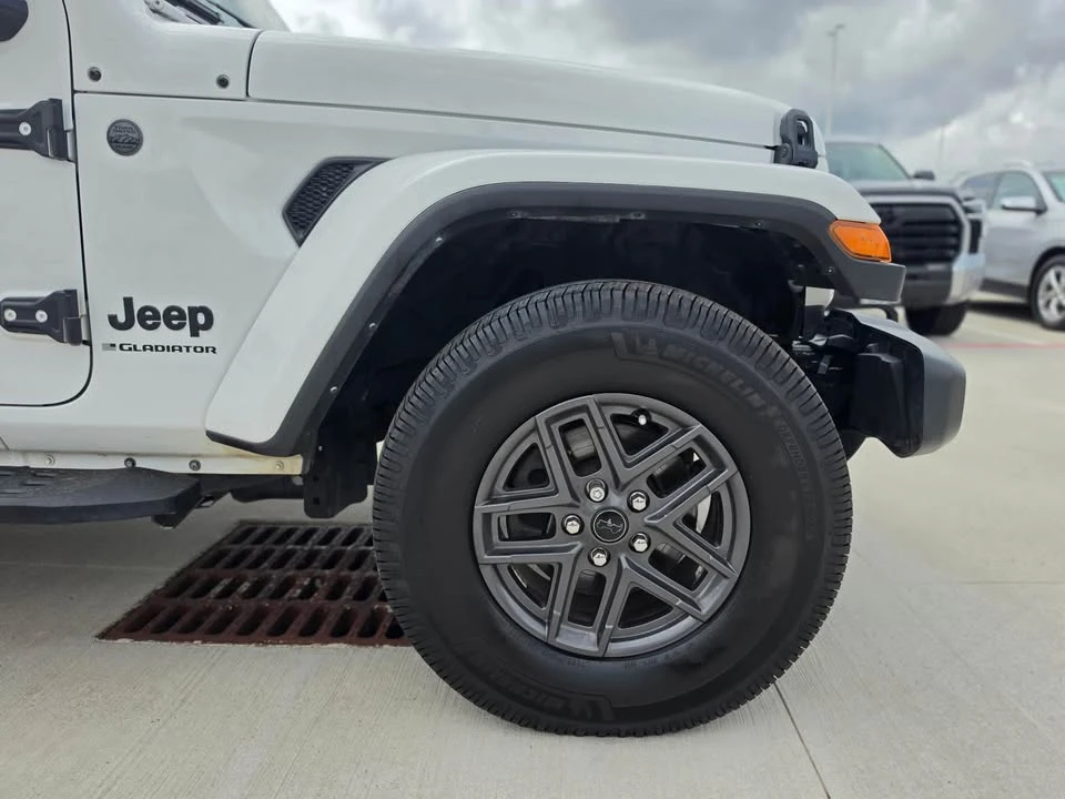 2024 Jeep JT Gladiator - Image 14 of 15