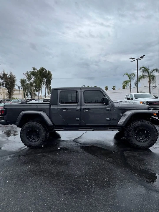 2024 Jeep JT Gladiator - Image 9 of 10