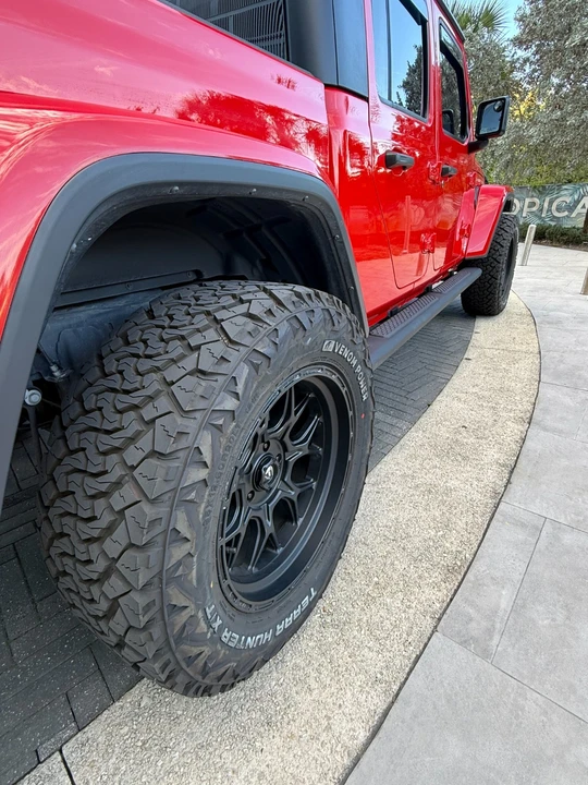 2024 Jeep JT Gladiator - Image 17 of 21