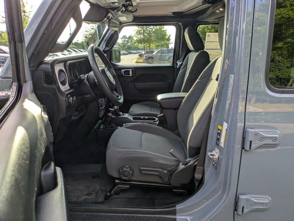 2024 Jeep JT Gladiator - Image 12 of 31