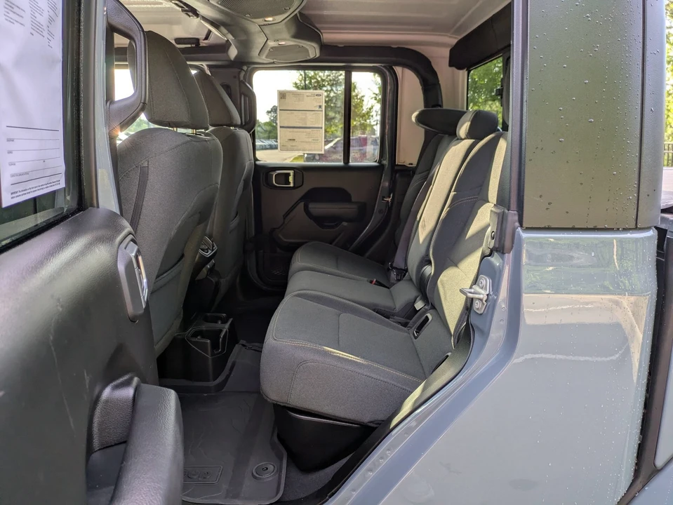 2024 Jeep JT Gladiator - Image 29 of 31