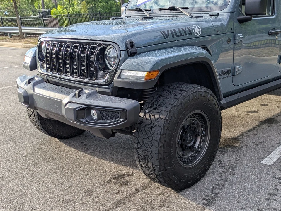 2024 Jeep JT Gladiator - Image 10 of 31