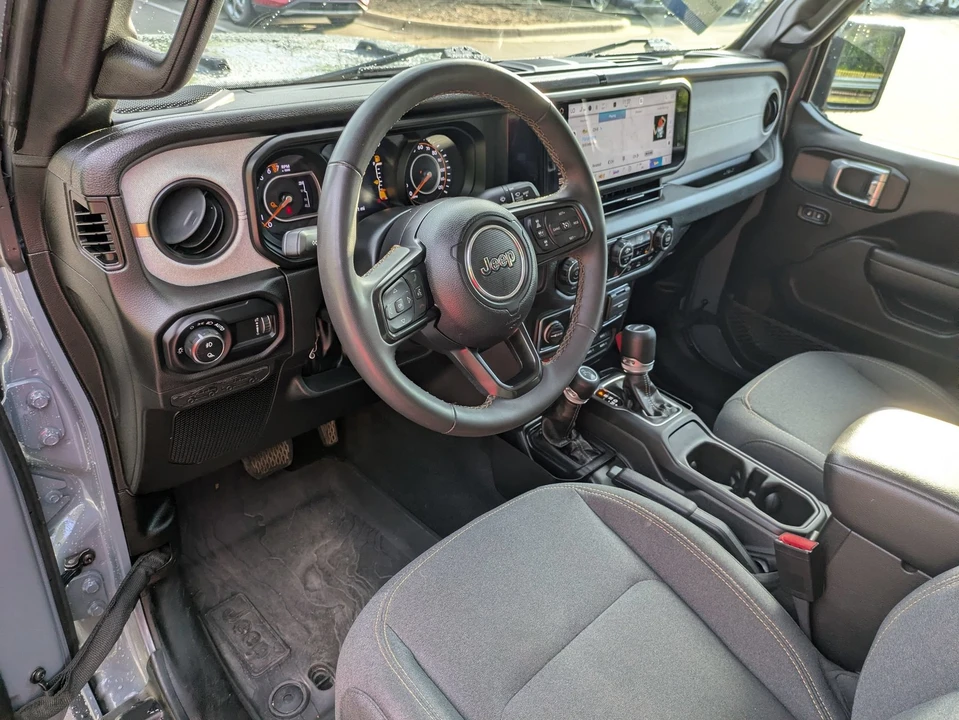 2024 Jeep JT Gladiator - Image 14 of 31