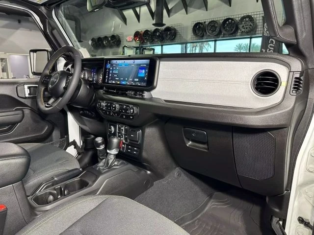 2024 Jeep JT Gladiator - Image 18 of 21