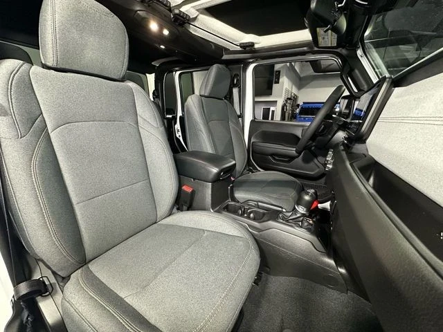 2024 Jeep JT Gladiator - Image 17 of 21
