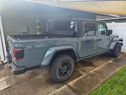 2024 Jeep Gladiator Willys Pickup 4D 5 ft