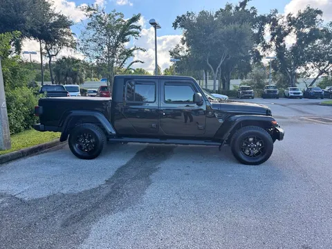 2024 Jeep Gladiator Willys Pickup 4D 5 ft