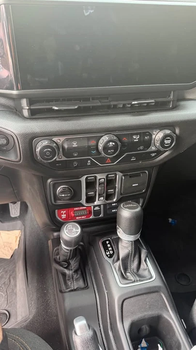 2024 Jeep JT Gladiator - Image 10 of 11
