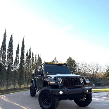 2024 Jeep Gladiator Willys Sport Pickup 4D 5 ft