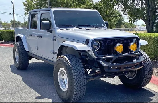 2024 Jeep Gladiator Willys Sport Pickup 4D 5 ft