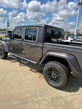 2024 Jeep Gladiator Willys Sport Pickup 4D 5 ft
