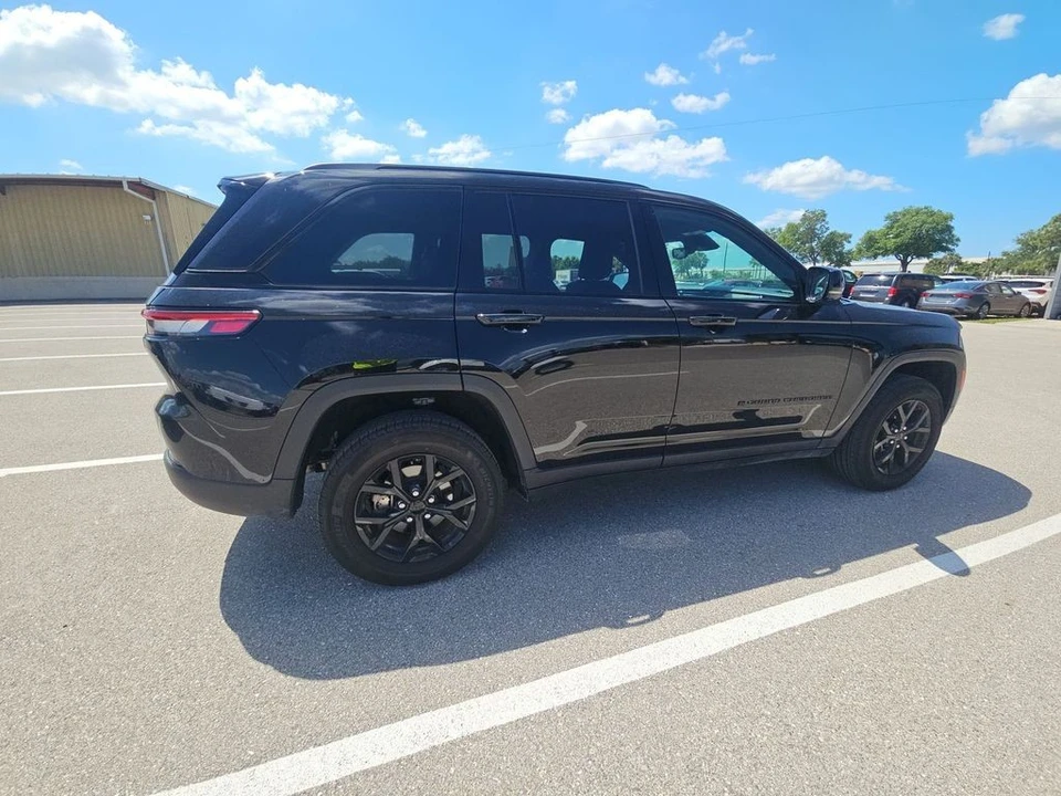 2024 Jeep WL Grand Cherokee - Image 2 of 10