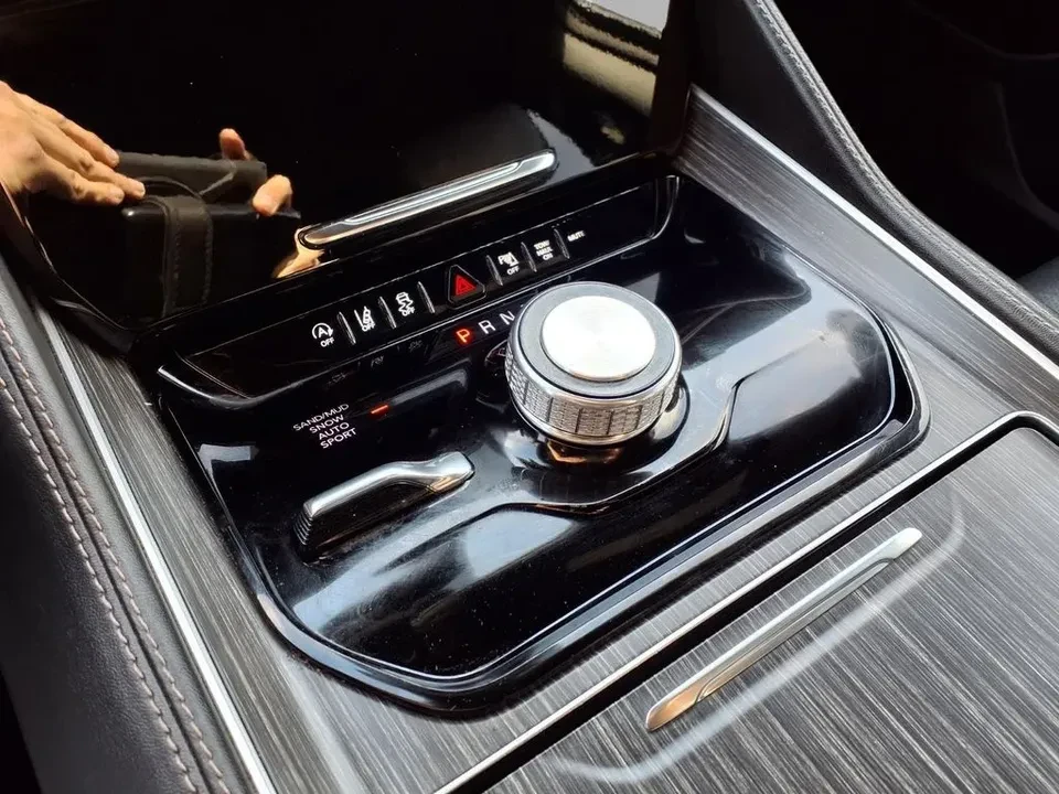 2024 Jeep WS Wagoneer - Image 9 of 19
