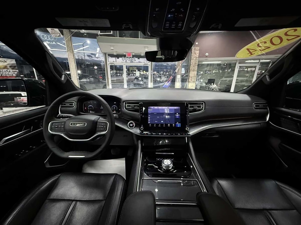 2024 Jeep Wagoneer - Image 28 of 31