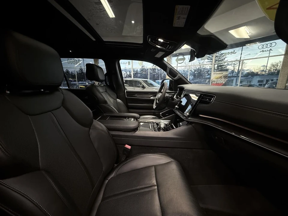 2024 Jeep Wagoneer - Image 26 of 31