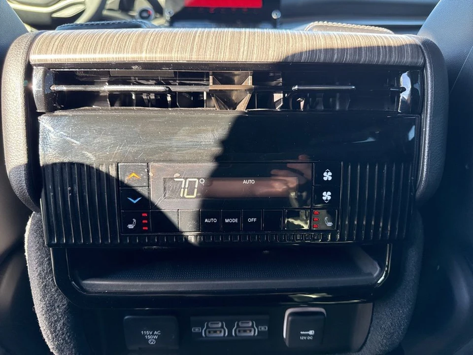 2024 Jeep WS Wagoneer - Image 15 of 21