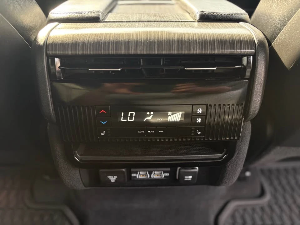 2024 Jeep WS Wagoneer - Image 16 of 20
