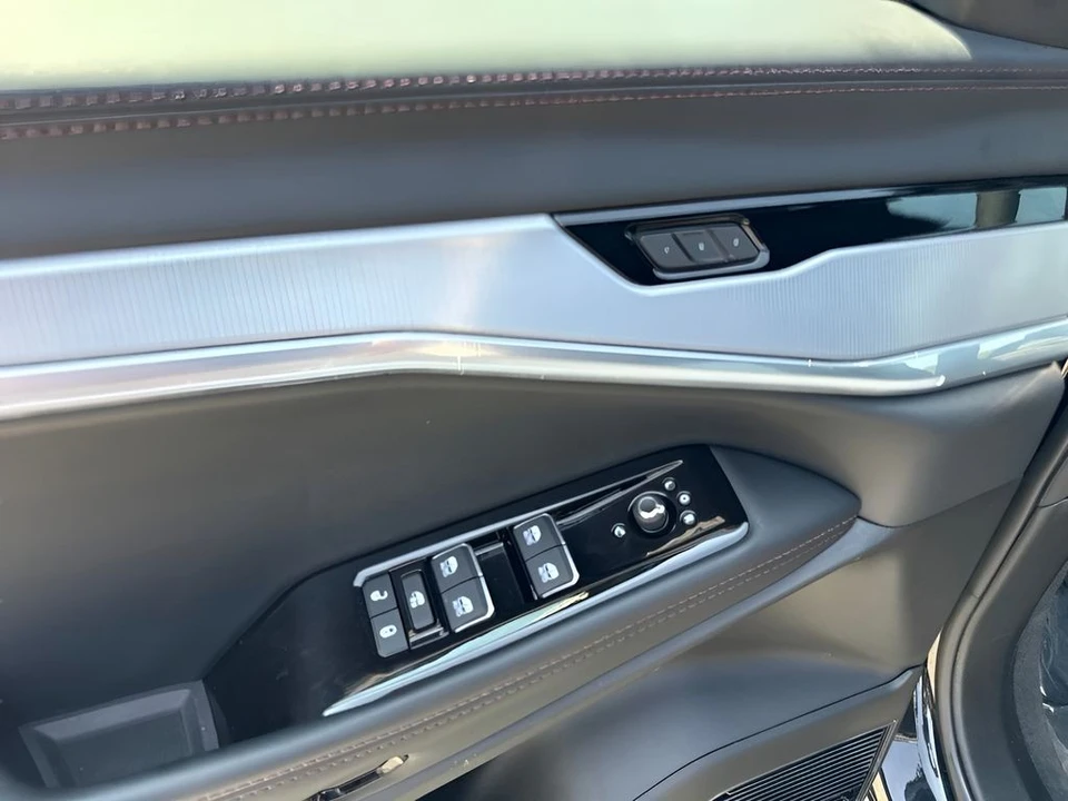 2024 Jeep Wagoneer S - Image 27 of 31